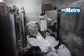 Mayatnya telah dibawa ke rumah mayat ayah saya jadi ayah saya boleh mula laksanakan permntaan terakhirnya. Harian Metro Global On Twitter Prayforgaza Doktor Ini Menitis Air Matanya Melihat Mayat Bertali Arus Dihantar Ke Bilik Mayat Di Hospital Shifa Epa Http T Co Yon5ujdyf2