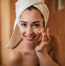 Hello Monday! Let's face this week with the same freshness as our morning  skincare routine. Brighten your day with a dose of radiance and wave  goodbye to Monday blues. Here's to a