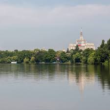 Din partea tatălui este nepot al regelui ferdinand i și al reginei maria, iar din partea mamei. Parcul Regele Mihai I Al Romaniei Fost Parc HerÄƒstrÄƒu Home Facebook