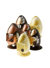 Des Oeufs Oeuvre D Art Par Pierre Marcolini Oeufs De Paques Chocolat Chocolat Sculptures En Chocolat