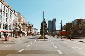 Wer sich nicht dran hält, muss zahlen. Streets Of Corona Opium