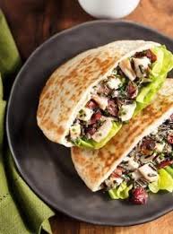 Pitas A La Salade De Poulet Et Au Riz Sauvage Leftover Chicken Recipes Easy Leftover Chicken Recipes Food