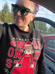 We had to get up early today and we were out of the house all day. Didn't  know what to do so I wore my snoop sweatshirt and told my daughter we