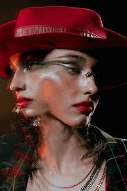 W I L L O W — MIRROR MIRROR MAGAZINE