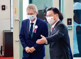 Ante la situación actual del dicha norma reza que el presidente de la república, con la firma de todos los ministros, podrá declarar el estado de conmoción interior , en toda la república o. Presidente Del Senado De La Republica Checa Arriba A Taiwan Noticias De Taiwan