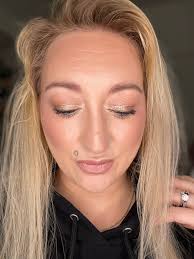 Teens makeup tutorial with lightweight Seint cream makeup