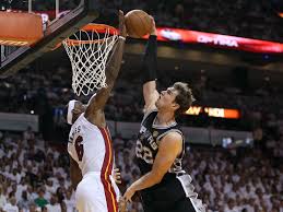 Basketball nba dunk lebron james lebron slam dunk airborn. 6 Gifs Of Lebron James Making Freakishly Athletic Plays Business Insider