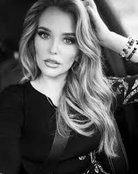 Sheena Sims's Instagram, Twitter & Facebook