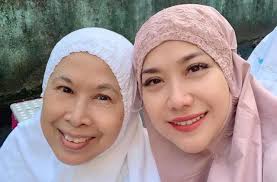 Saat aku tak lagi di sisimu. Rianti Cartwright Hingga Syahrini Menangis Mendengar Lagu Bcl Untuk Ashraf Cakrawala Rafflesia