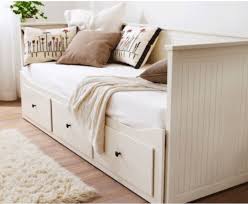 Website Ubernoutfitters Co Uk Tasseled Rug Lots Of Jellycats Lots Of Plants Website Laredoute Co Uk Afaw Hemnes Tagesbett Ikea Tagesbett Zimmer