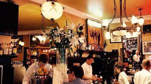 Deswegen bekommt man hier von zeit zu zeit auch die ausgefallensten kreationen auf den milchschaum gezaubert, wie bspw. Dusseldorf Flingern Im Cafe Dritan Alsela Sind Altere Damen Die Stars