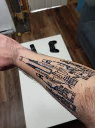 Tattoo 4 The Ssv Normandy Sr2 Masseffect Mass Effect Tattoo Tattoos Shoulder Armor Tattoo
