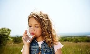 Kinder haben freude an gesundem essen, wenn sie mit entscheiden können. Trinken Und Getranke Kindergesundheit Info De