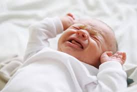 Schätzungen zufolge entdecken in deutschland jedes jahr rund 13 millionen menschen blut in ihrem stuhl. Verstopfung Beim Baby Fratz Co Das Osterreichische Familienmagazin
