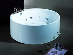 Que cela soit de forme rectangle, asymétrique ou ronde, une baignoire îlot offre toujours une belle esthétique à votre salle de bain. Accessoire Et Entretien Baignoire Ilot Augusta Baignoire Ronde Balneotherapie 162x162