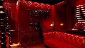 Grunge is a darker, edgier style that is usually depicted these days with glitches, vinyl records, cigarettes, neon lights, and the color black (which has absolutely nothing to do with the original grunge). Room Red Shared By Heavenly On We Heart It