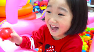 Boram Menemukan Telur Toy Besar Dengan Kejutan ,,,,