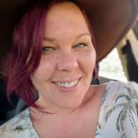 Sara Crooks's Instagram, Twitter & Facebook