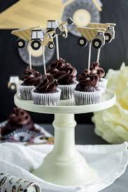 Einen kuchen für bagger fans? Die Baggersause Wenn Klitzekleine Mitarbeiter Den Zweiten Geburtstag Feiern Klitzeklein