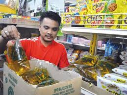 Oleh itu, pada setiap minggu akan ada perubahan harga minyak sama ada menaik, menurun, atau sekata. Senarai Harga Minyak Masak Terkini Pelbagai Jenama Mulai November 2016