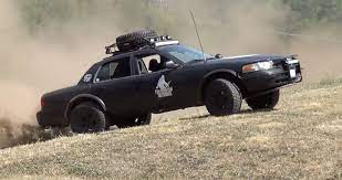 However, it has been used by standard individuals. Here S Why Police Used To Drive The Ford Crown Victoria Hotcars