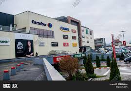 Am mancat in primul parc care este mai aproape de centru la restaurantul doina gorjului, iar mancarea. Mall Targu Jiu Image Photo Free Trial Bigstock