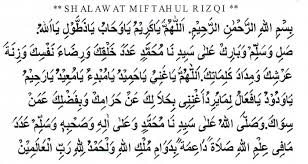 Penyebutan yang berbeda biasanya hanya berdasar interprestasi dari bacaan atau untuk memudahkan mengingat namun bacaannya tetap sama. Shalawat Miftahul Rizqi Markas Keluarga Besar Kampus Wong Alus