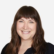 Diana Batten's Instagram, Twitter & Facebook