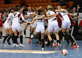 Sport kézilabda olimpia kenu kajak csalódás női kézilabda vívás öttusa ökölvívás. Noi Kezilabda Olimpiai Selejtezo Tokioi Kvotas A Magyar Valogatott Bumm Sk