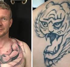 Do třetího kola postoupily barbora krejčíková, jež si poradila s němkou petkovicovou 7:5, 6:4, karolína muchová, která udolala italku giorgiovou 6:3, 5:7, 6:3, a také kateřina siniaková po výhře nad američankou vandewegheovou 4:6, 6:2, 6:2. Top 15 Tetovani Podel Patere Ze Kterych Nespustite Oci Evropa 2