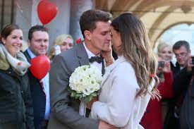 Laura wontorra ist mit simon zoller zusammen beachten sie dabei bitte unsere regeln für leserkommentare. Simon Zoller Laura Wontorra Die Schonsten Bilder Von Der Hochzeit Express De