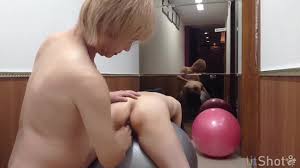 バランスボールの不安定な上でマンコとアナル責め!! ※ボリューム注意!!