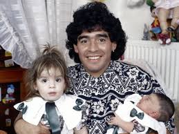 Der legendäre fußballspieler war am mittwoch im alter von 60 jahren. 19 Jahriger Argentinier Angeblicher Maradona Sohn Will Leiche Ausgraben Lassen Svz De