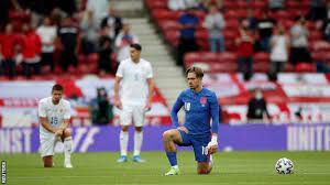Some england fans booed the team again on sunday for taking a knee before kicking off the team's european championship opener against croatia at england coach gareth southgate said saturday the booing was a very strange response and the players will continue taking a knee at euro 2020. Mixed Reaction As England Players Take A Knee Before Romania Friendly Bbc Sport