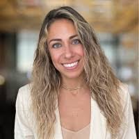 Tracey Roman's Instagram, Twitter & Facebook