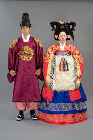 Traditional Korean Wedding Dress In 2020 Korean Traditional Dress Korean Outfits Korean Wedding Dress
