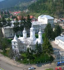 Mănăstirea sfinții trei ierarhi este ctitorie a marelui voievod vasile lupu. SfinÈ›ii Trei Ierarhi Vasile Grigore È™i Ioan Ziarul Ceahlaul