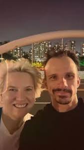 Ek en die band sien uit na ons roadtrip hierdie naweek (ons vlieg darem ook  so entjie). Die platteland roep! Karoo-Lus Fees in Graaff Reinet môreaand  en Madeliefie Makietie op Vredendal Saterdagaand.