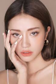 24 Fall Makeup Trends Shockingly Wearable Makeup Looks For Fall Fall Makeup Trend Natural Makeup Looks Makeup Looks