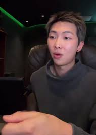 🐨 I’m getting my license too, I’m going to do the driving test soon (the  way he smiled was so, so cute he is so proud of himself)