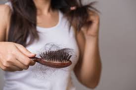 El estrés produce caída del cabello? - Clínica Capilar