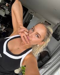 Ahhh if it isn't the long lost holiday 💭