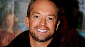 Carlsson stäms för roman