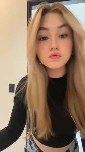 Allison Groh's Instagram, Twitter & Facebook