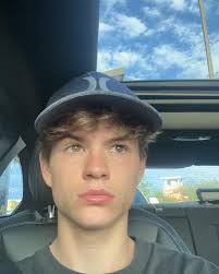 Some amazing flicks of me + the sun through my windshield 😤