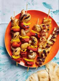 Brochettes De Legumes Et De Fromage A Griller Ricardo Recipe In 2020 Halloumi Salty Foods Food