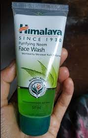 :d mau review skincare lagi nih,kali ini review produk himalaya lagi,sebelumnya uda nyobain 3 varian facewashnya di post yang ini,nah yang mau direview sekarang itu scrub sama maskernya. Review Ingredients Himalaya Purifying Neem Face Wash Skincapedia