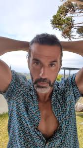 Deixo-vos um abraço forte e uma (mais uma!) declaração de Liberdade. Todas  as informações sobre livros e sobre o @movimento_acorda em:  www.gustavosantos.pt Até já! Acorda 🇵🇹