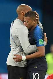 Topshot Belgium S Assistant Coach Thierry Henry Greets France S Forward Kylian Mbappe After The Russia 2018 World Football Is Life Sport Football Thierry Henry