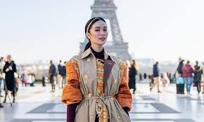 But her way of dressing is just hinged on this one simple trick we all can live by, too. Heart Evangelista Reveals Headband At Paris Fashion Week Is From Quiapo